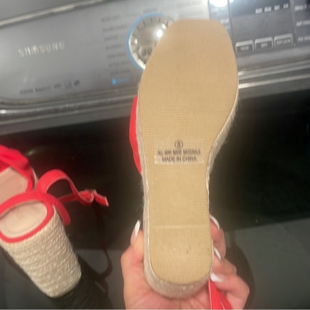 ๐ Fashion Nova Red Espadrille Wedges size 8๐ - Picture 4 of 4